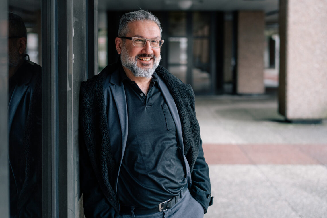 Prof Dr. Ekrem Dere  Die Bilder dürfen nur im Kontext der Ruhr-Universität Bochum (RUB) unter Angabe des Copyrights © RUB, Kramer verwendet werden, zum Beispiel für Webseiten der RUB sowie für Texte oder Webseiten, die sich speziell mit Ereignissen an der RUB oder Leistungen von RUB-Mitgliedern beschäftigen. Die Bilder dürfen nicht in Kontexten verwendet werden, in denen die RUB nur stellvertretend für Hochschulen im Allgemeinen steht.